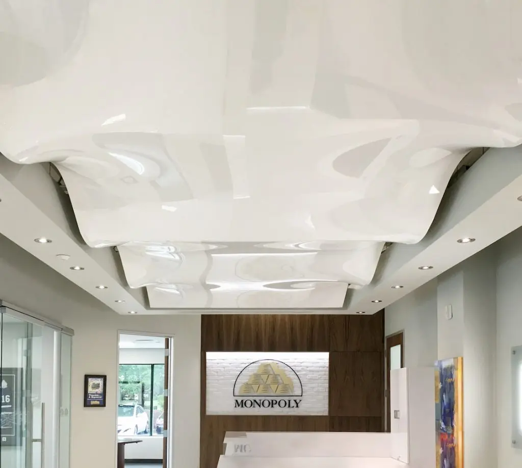 multilevel waved reflective white glossy stretch ceiling in monopoly 1024x918.jpg